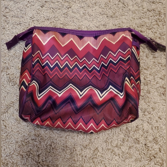 Chevron Pattern Makeup Bag 💄 - Picture 3 of 8